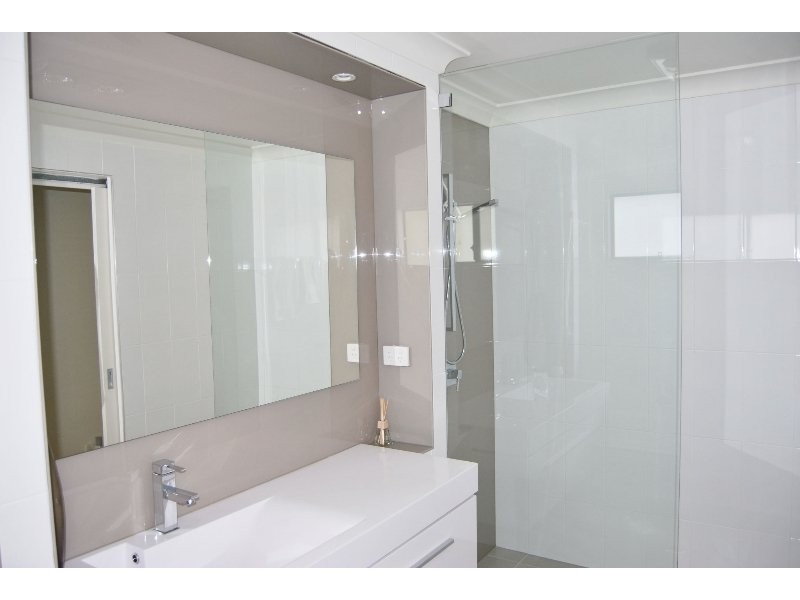 11 Tooraneedin Rd, Coomera QLD 4209