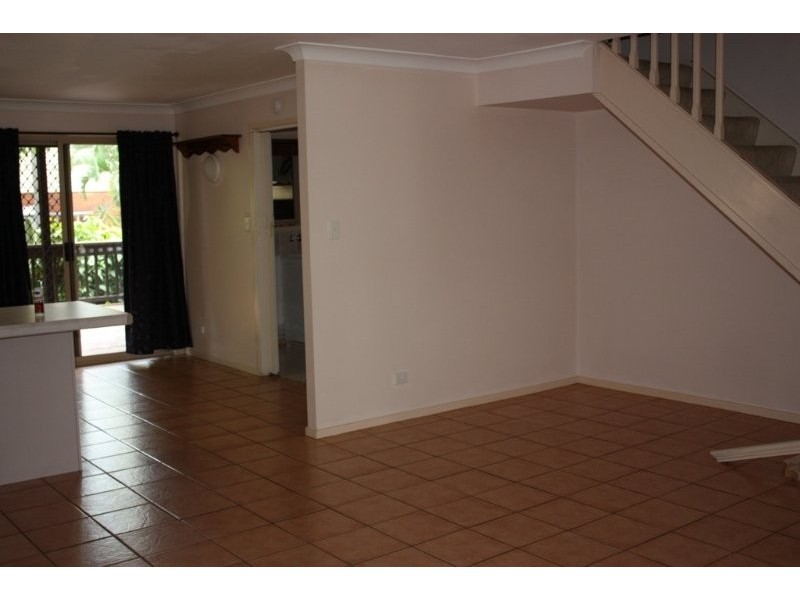 2/61 Stevens Street, Southport QLD 4215