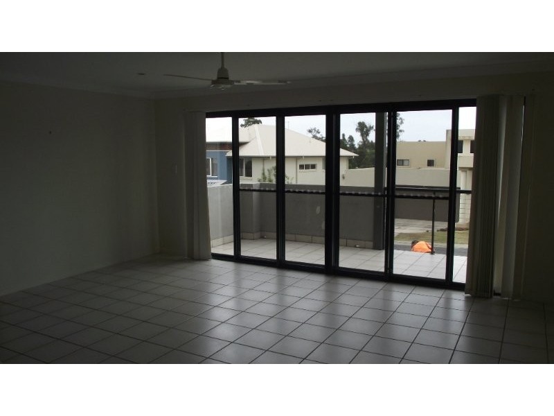 6/2 Palma Crescent, Varsity Lakes QLD 4227