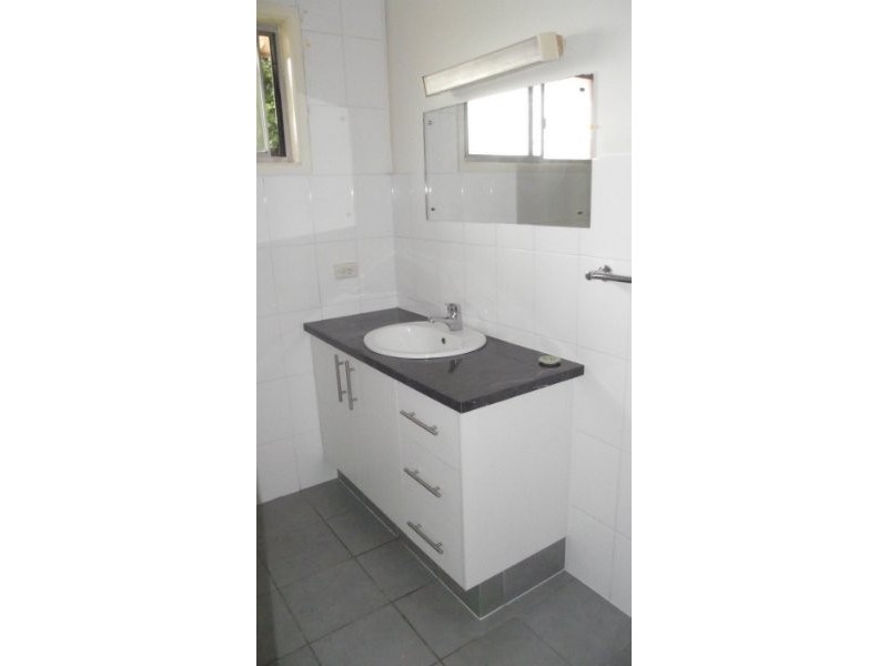 24 Nerang-Broadbeach Rd, Nerang QLD 4211