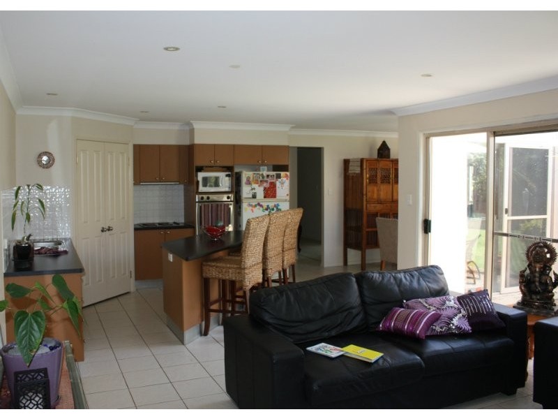 7 Watergum Pde, Molendinar QLD 4214