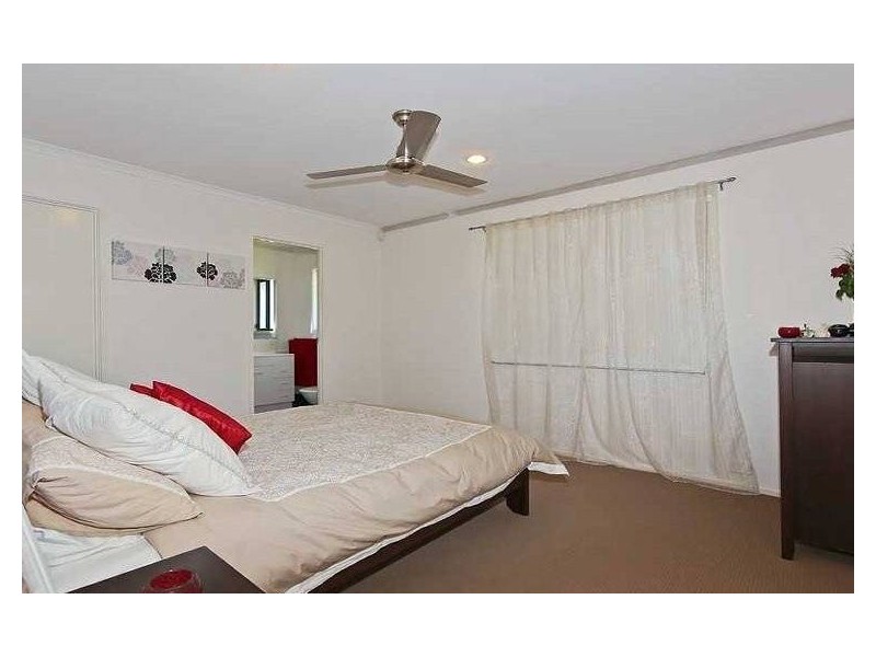 4B Viburnum Street, Varsity Lakes QLD 4227