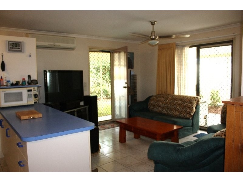 2/60 Village Way, Oxenford QLD 4210