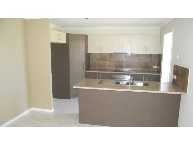 2/5 Elise Avenue, Coomera QLD 4209