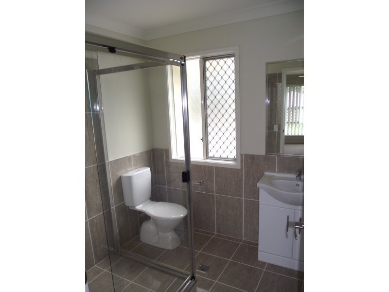 2/5 Elise Avenue, Coomera QLD 4209