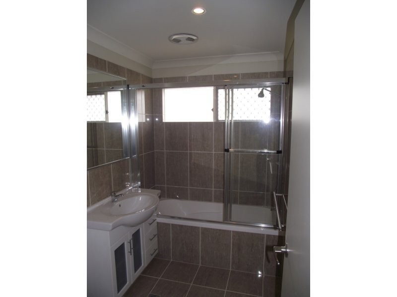 2/5 Elise Avenue, Coomera QLD 4209