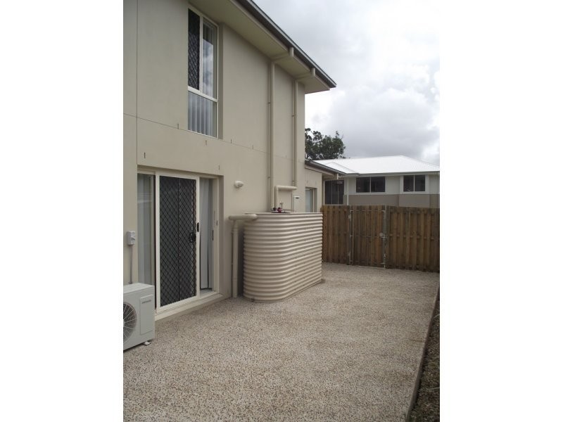 2/5 Elise Avenue, Coomera QLD 4209