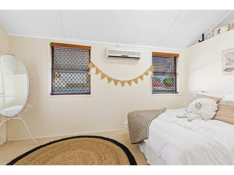 21 Cousins Street, The Range QLD 4700