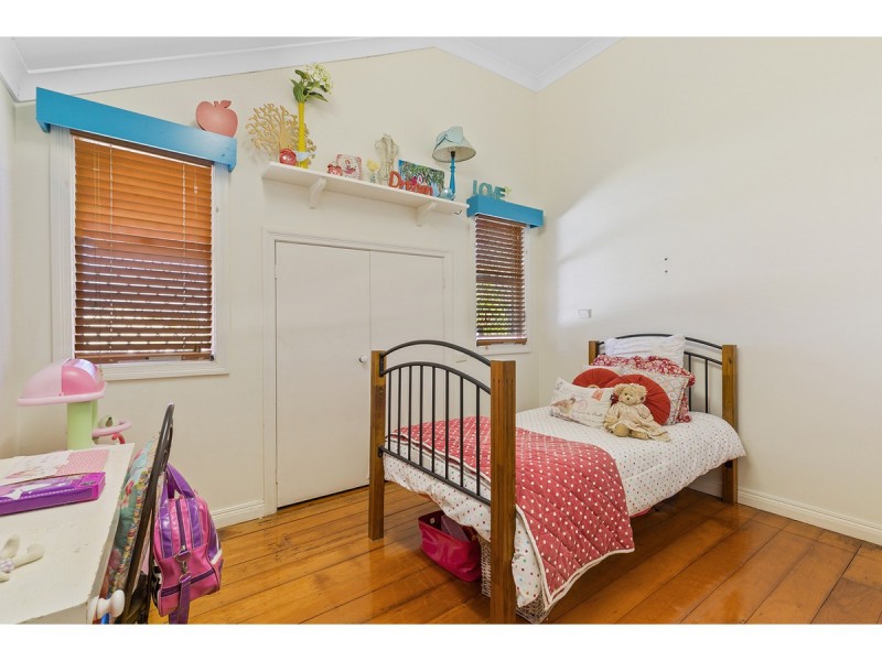 21 Cousins Street, The Range QLD 4700