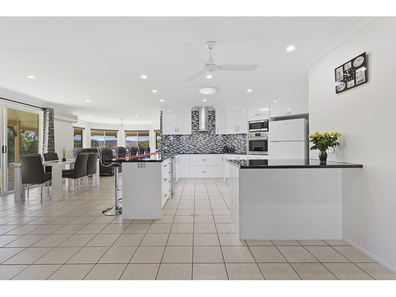 122 Angela Road, Rockyview QLD 4701