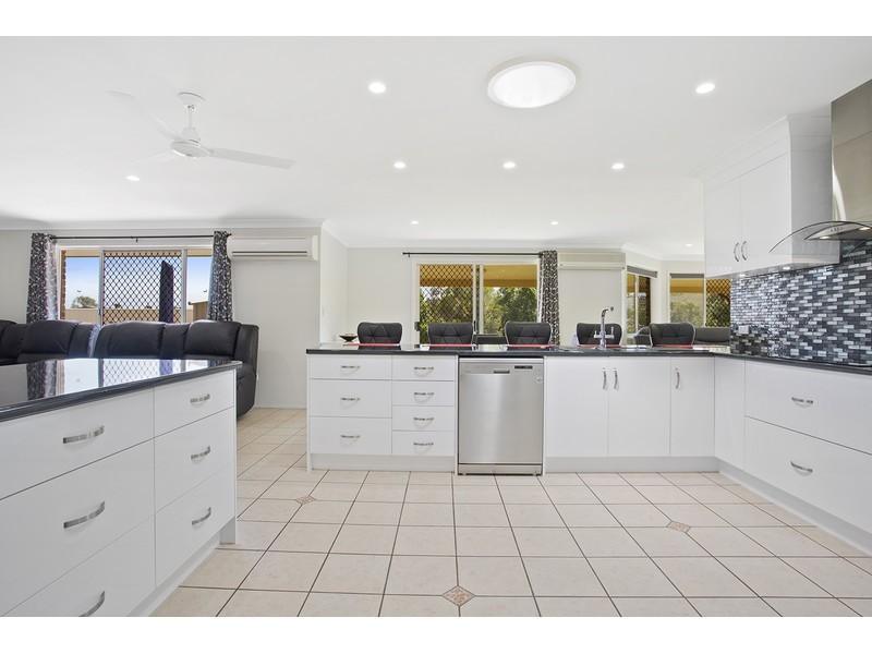 122 Angela Road, Rockyview QLD 4701