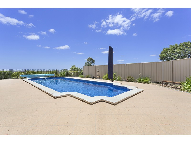 122 Angela Road, Rockyview QLD 4701