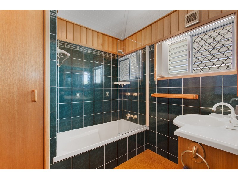 8 Lamington Street, The Range QLD 4700