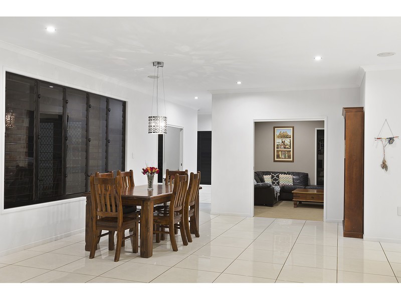 400 South Yaamba Road, Alton Downs QLD 4702