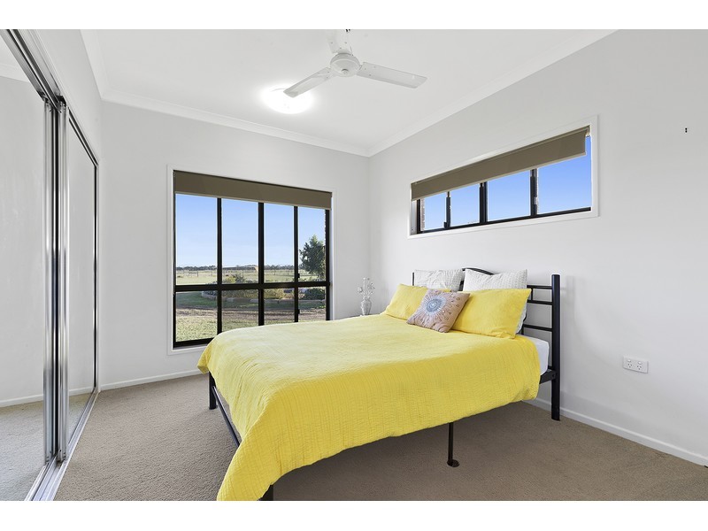 400 South Yaamba Road, Alton Downs QLD 4702