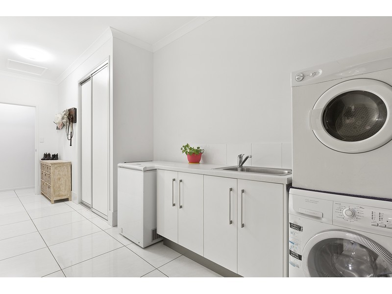 400 South Yaamba Road, Alton Downs QLD 4702