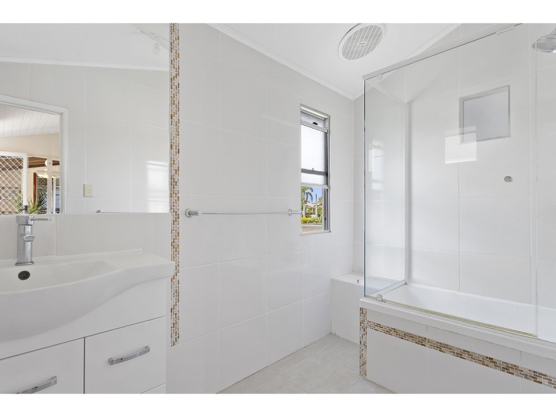 72 Haynes Street, Park Avenue QLD 4701