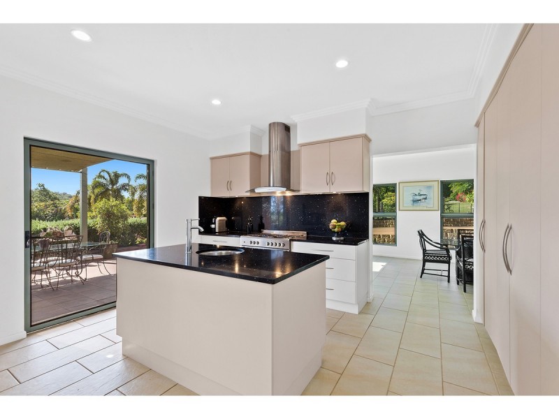 8 Laura Close, Rockyview QLD 4701