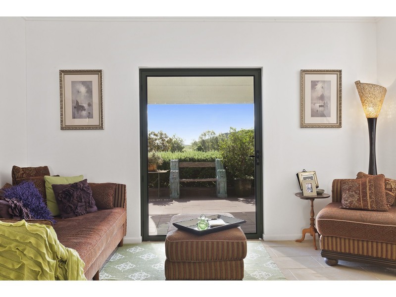 8 Laura Close, Rockyview QLD 4701