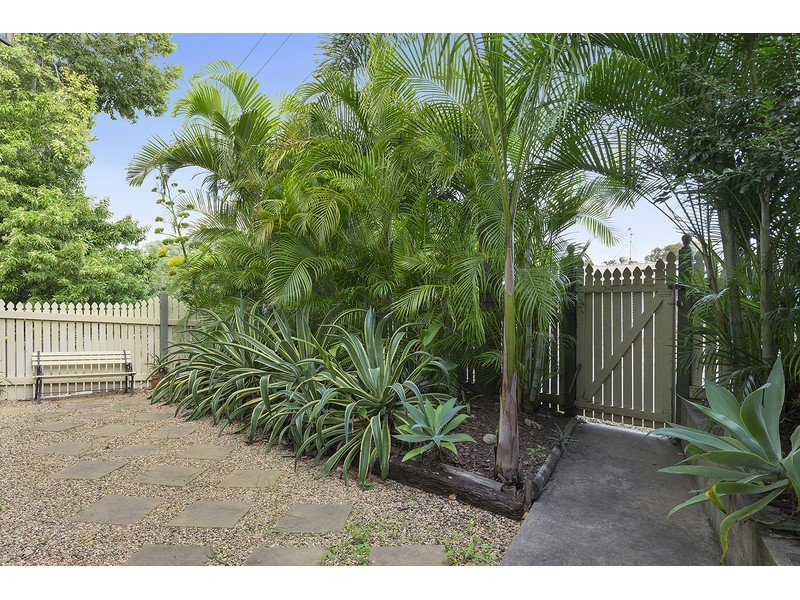 2 Wakefield Street, Allenstown QLD 4700