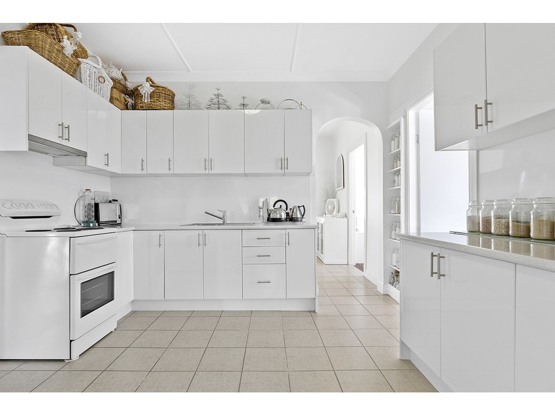16 Bernard Street, Berserker QLD 4701