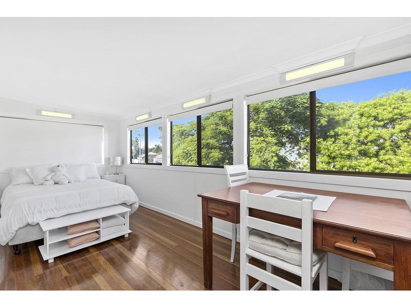 16 Bernard Street, Berserker QLD 4701