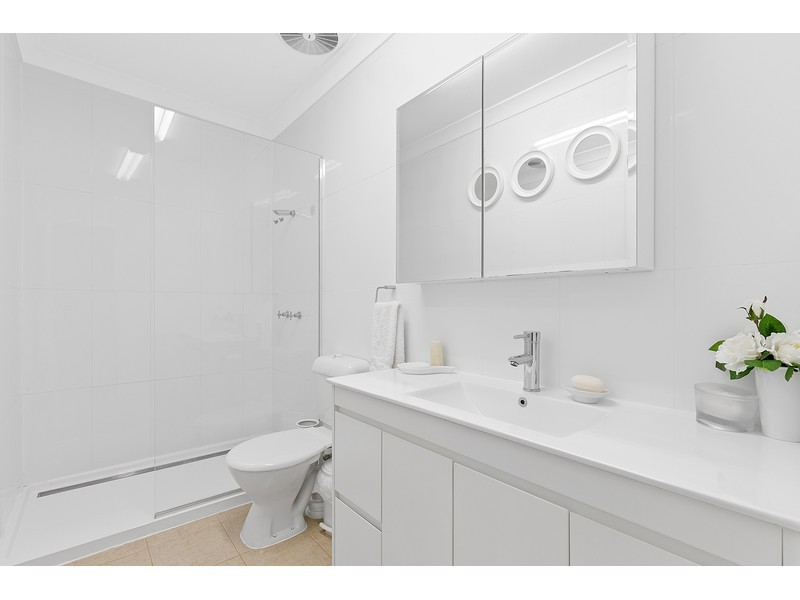 16 Bernard Street, Berserker QLD 4701