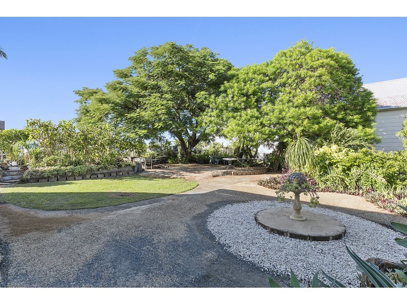 16 Bernard Street, Berserker QLD 4701