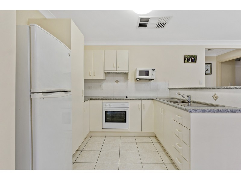 2/33 Oswald Street, Allenstown QLD 4700