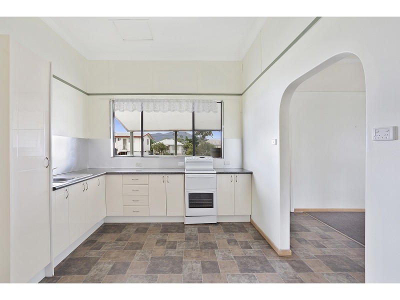 18 Nobbs Street, Berserker QLD 4701