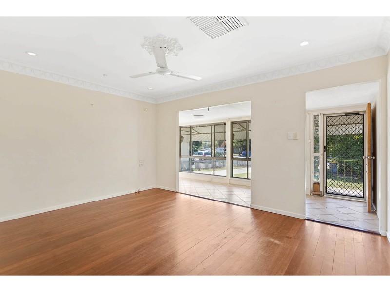 6 McKeague Place, Park Avenue QLD 4701