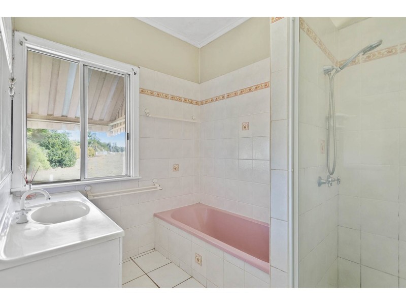 6 McKeague Place, Park Avenue QLD 4701