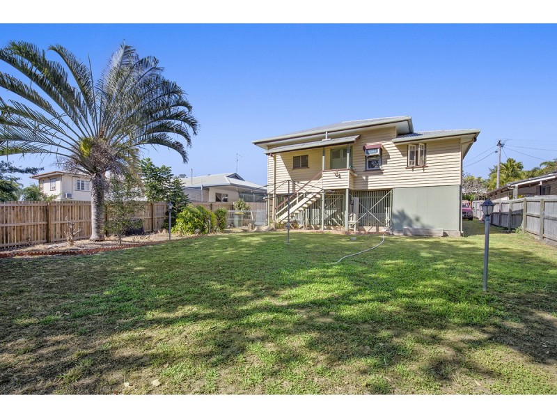 8 Brecknell Street, The Range QLD 4700