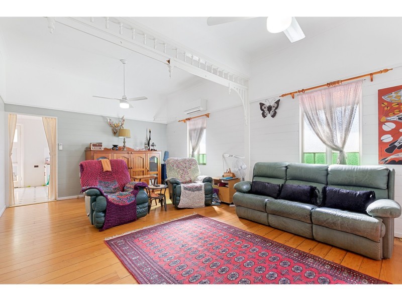 8 Brecknell Street, The Range QLD 4700