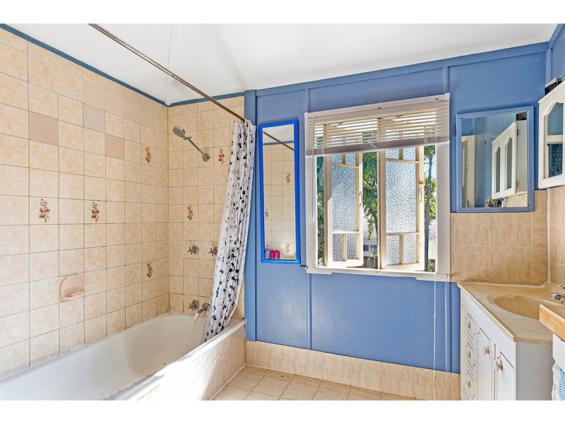 8 Brecknell Street, The Range QLD 4700