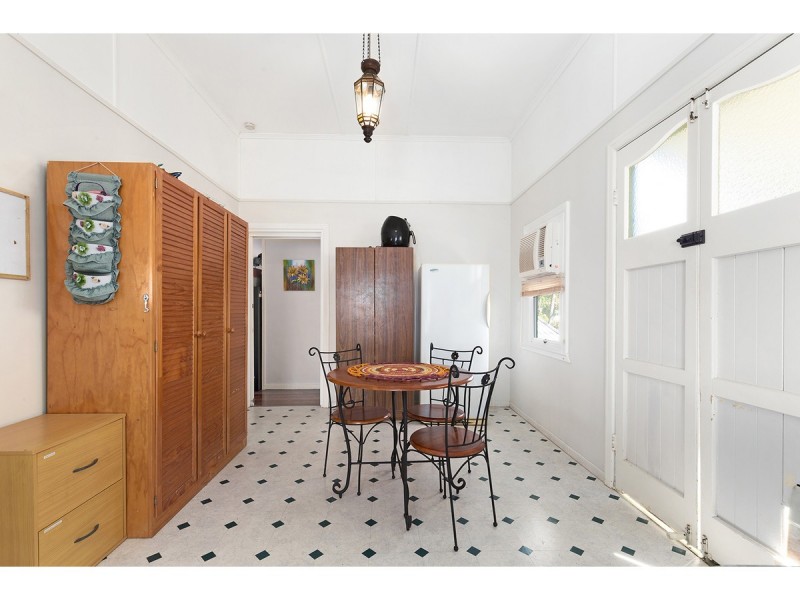 8 Brecknell Street, The Range QLD 4700
