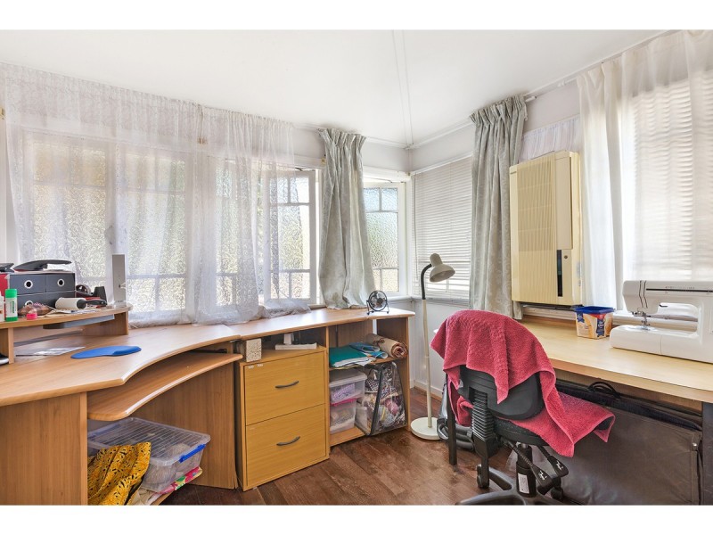 8 Brecknell Street, The Range QLD 4700