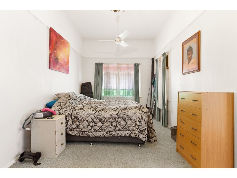 8 Brecknell Street, The Range QLD 4700