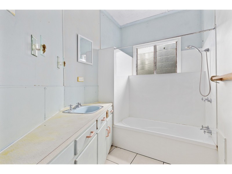 210 Earl Street, Berserker QLD 4701