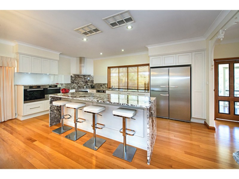 1077 Belmont Road, Glendale QLD 4711