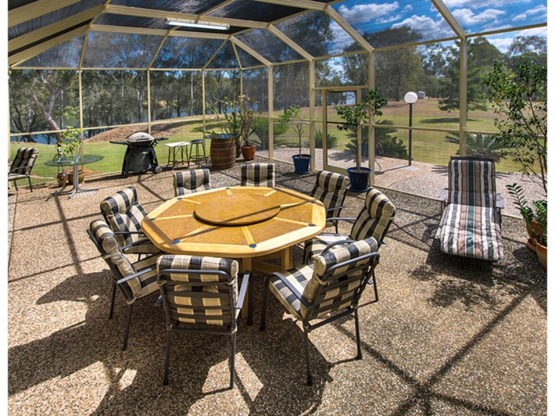 1077 Belmont Road, Glendale QLD 4711