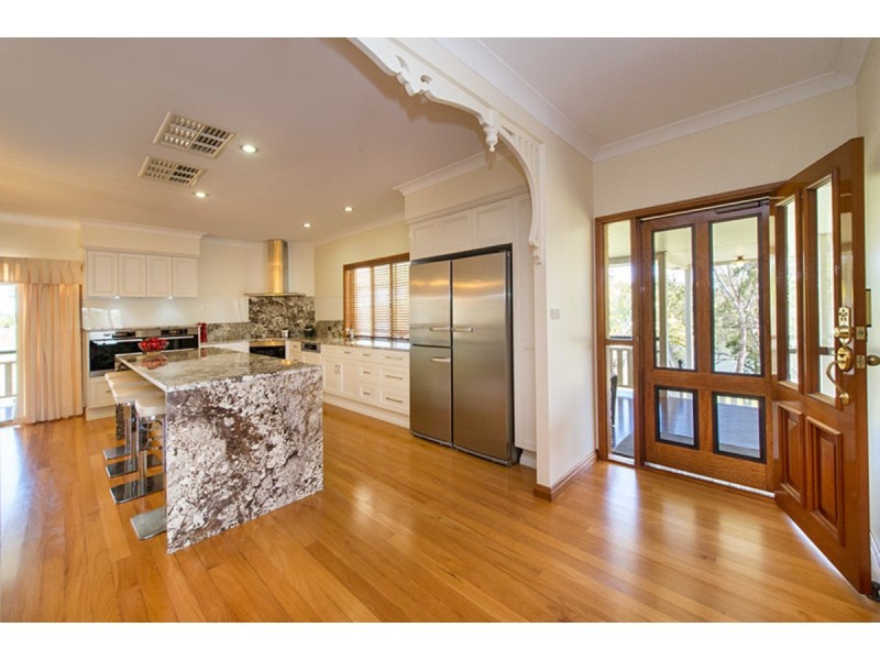 1077 Belmont Road, Glendale QLD 4711