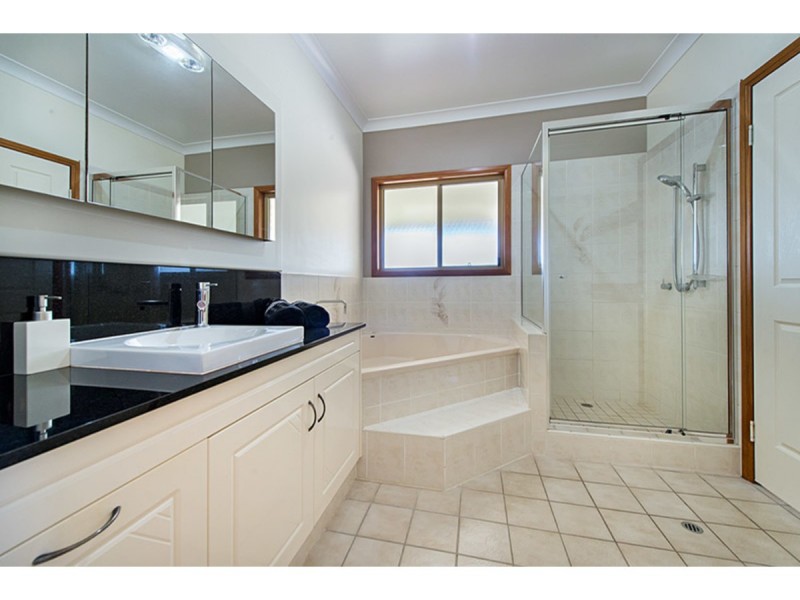 1077 Belmont Road, Glendale QLD 4711