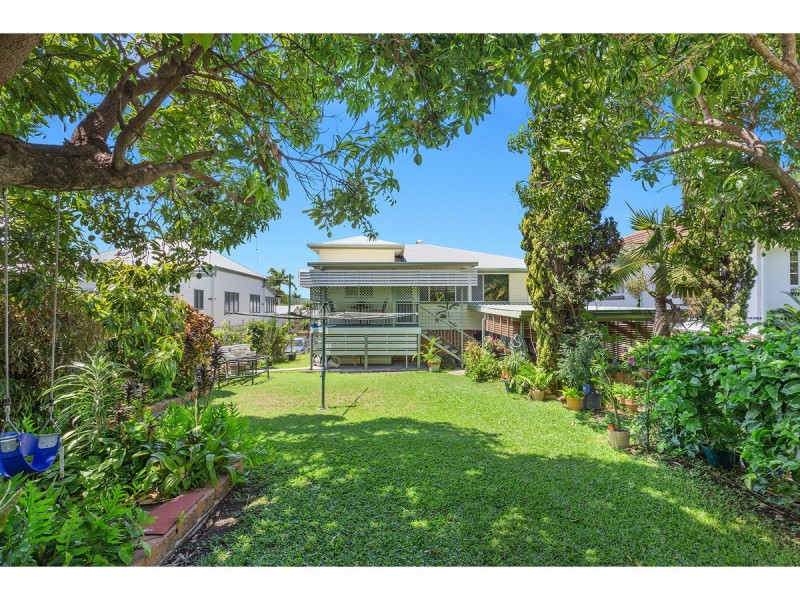 6 West Street, The Range QLD 4700