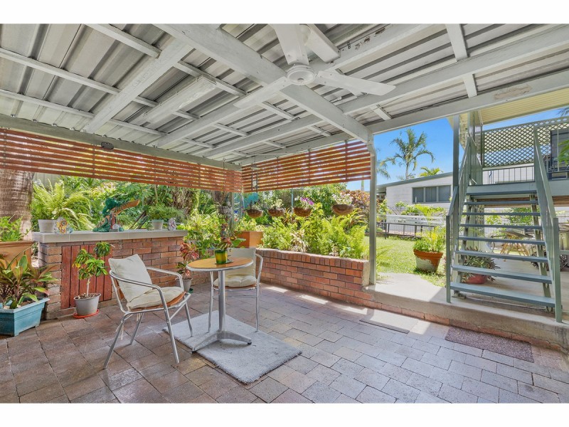 6 West Street, The Range QLD 4700