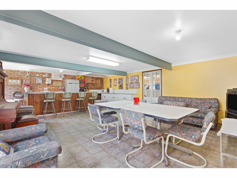 6 West Street, The Range QLD 4700