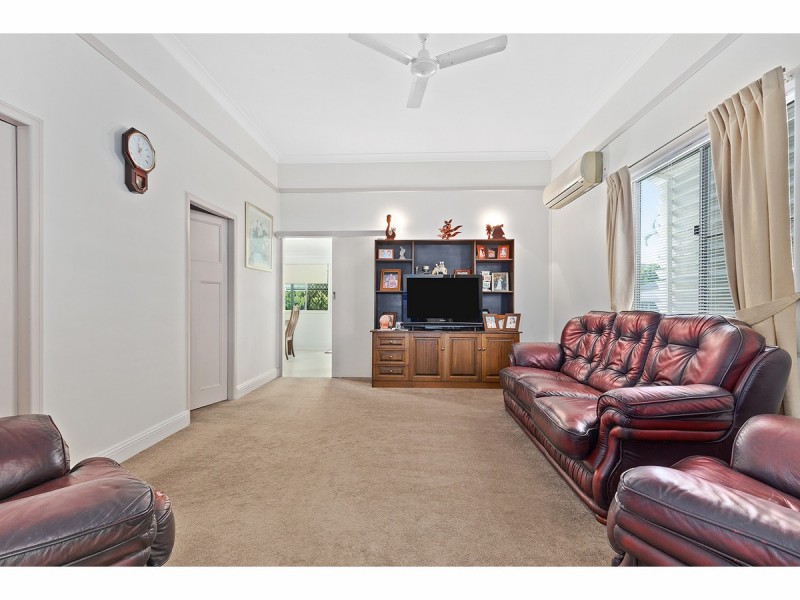6 West Street, The Range QLD 4700