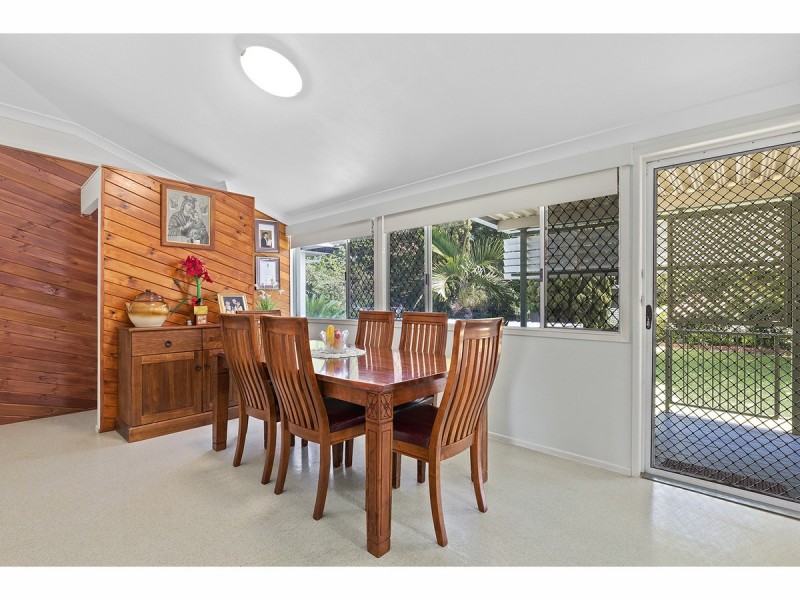 6 West Street, The Range QLD 4700