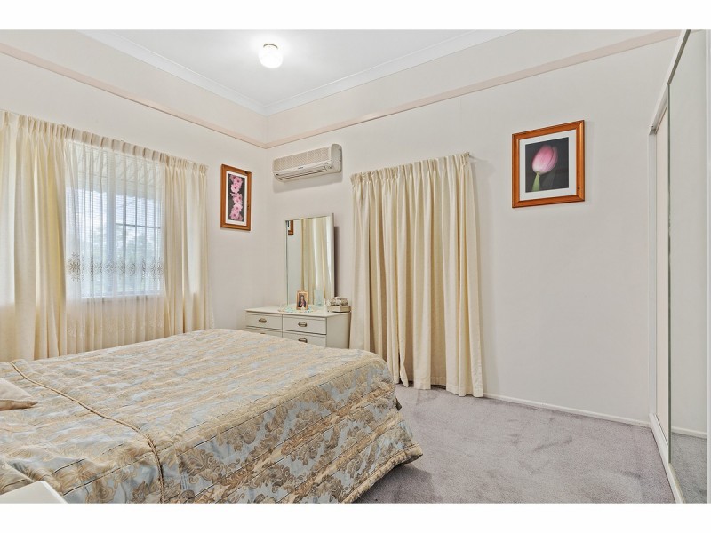 6 West Street, The Range QLD 4700