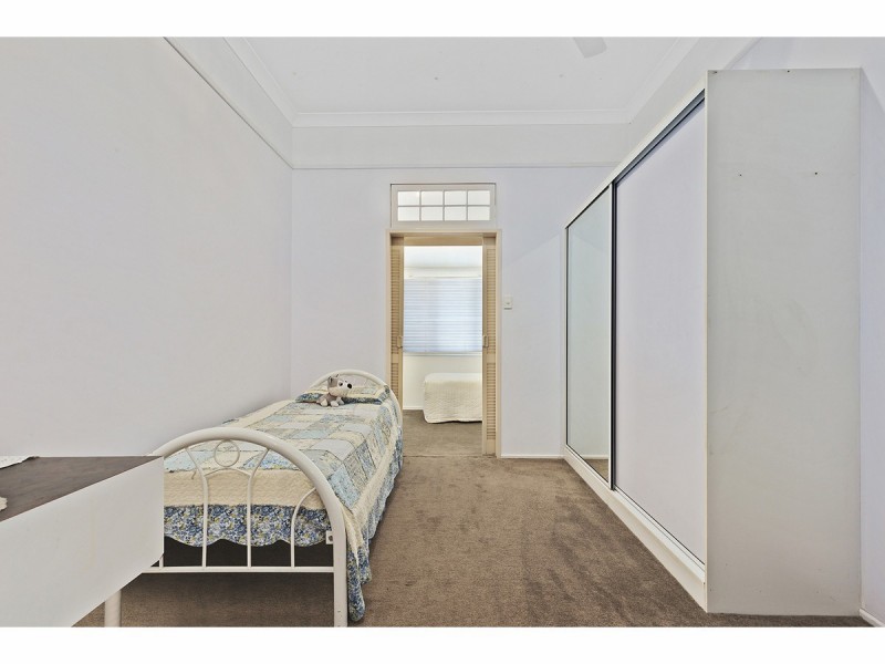6 West Street, The Range QLD 4700
